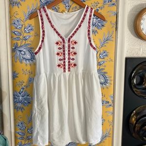 ENTRO size M mini dress with pockets and beautiful embroidery in EUC